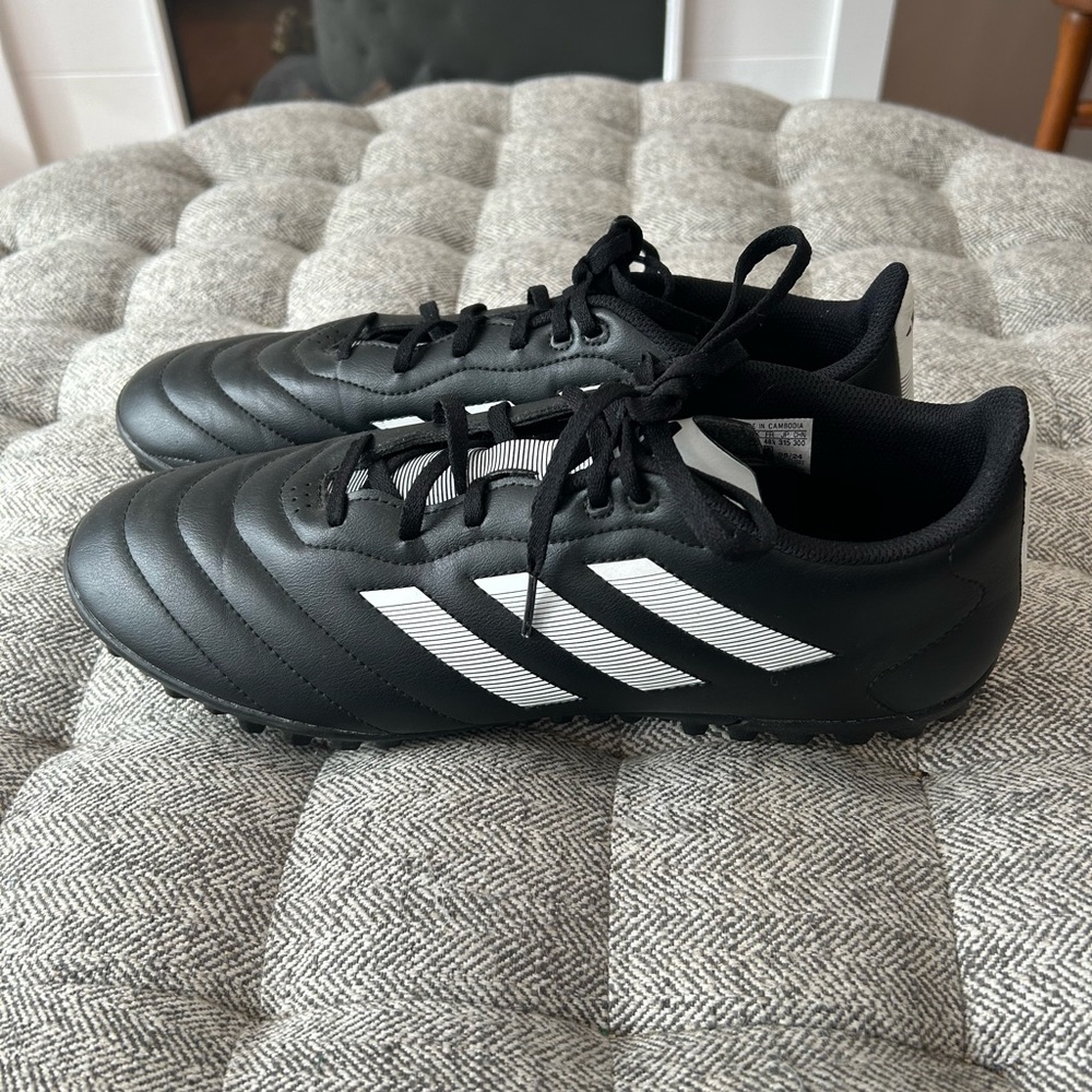 Men’s size 13.5 Adidas soccer cleats
